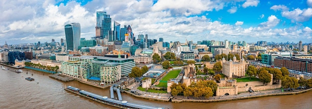 Scena panoramica aerea del distretto finanziario della città di Londra