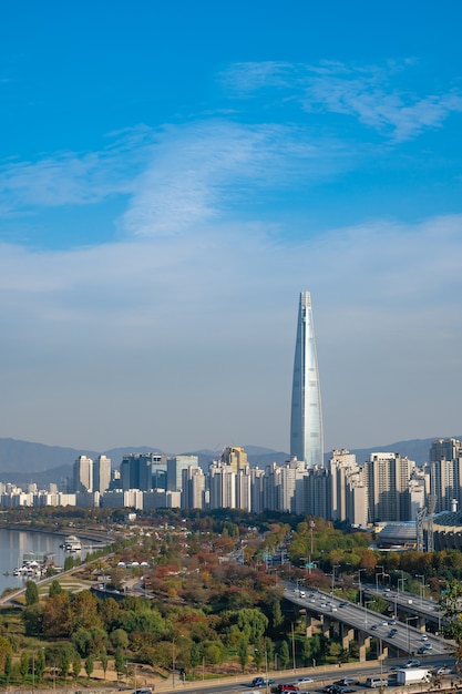 Scenario autunnale del fiume Han a Seoul, Corea del Sud nel 2020.