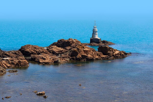 Scenario blu del faro di Ahtopol, Mar Nero, Bulgaria