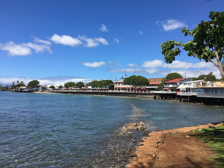 Photo scenic view of sea against sky in city