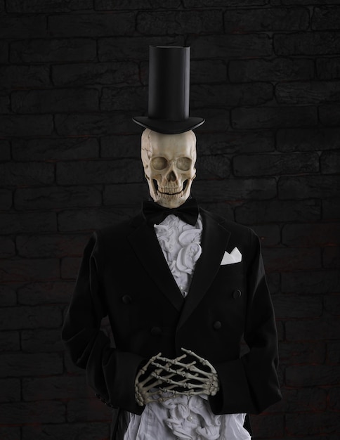 scheletro di gentiluomo su sfondo nero