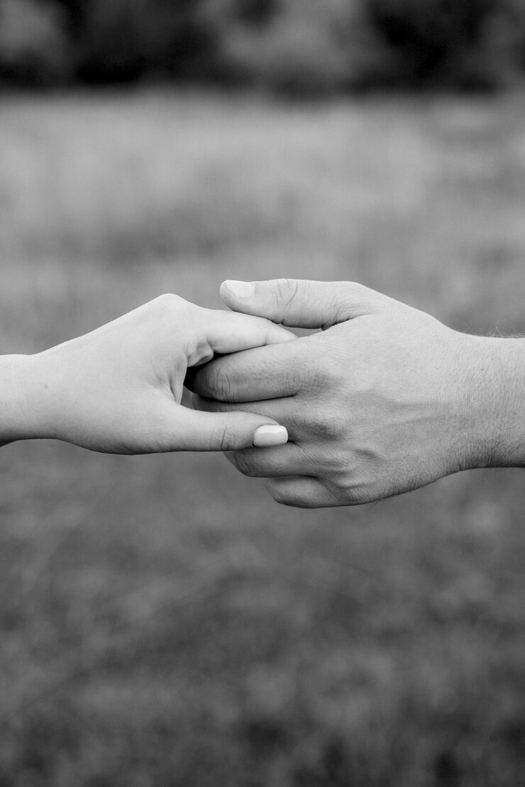 Foto schema di stretta di mano e distanziamento in psicologia e scienza del linguaggio del corpo