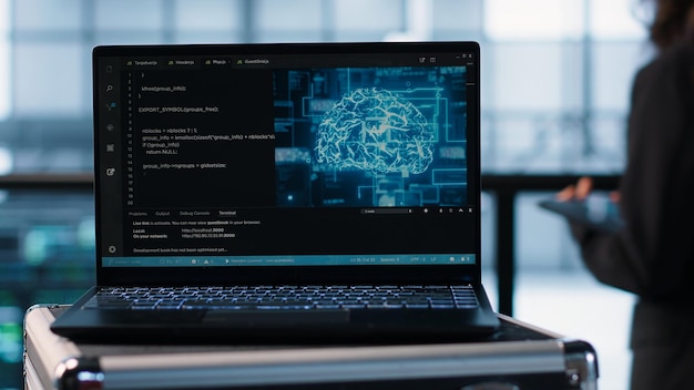 Schermata di notebook con reti neurali di IA che eseguono processi di calcolo da vicino