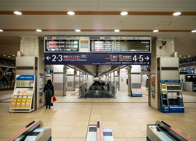 Schermo di visualizzazione del sistema di treni della metropolitana giapponese per informazioni sui passeggeri