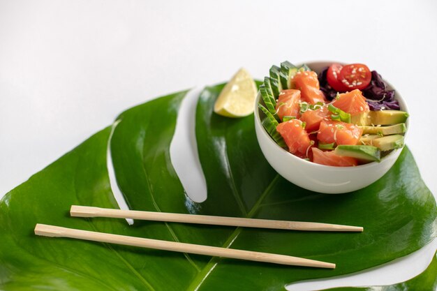 Scodella di salmone hawaiano