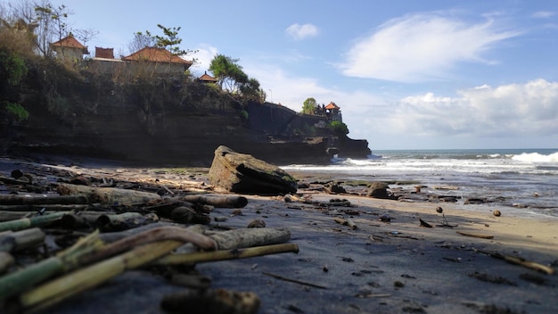 Scogliera al tempio di Tanah Lot a Bali