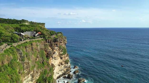 Scogliera al tempio di Uluwatu o Pura Luhur Uluwatu