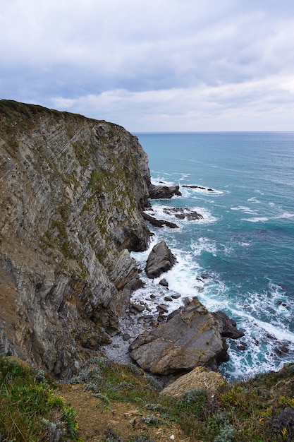 scogliera sulla costa