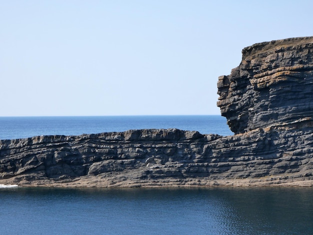 Scogliere e oceano Atlantico sullo sfondo rocce e laguna bellezza in natura carta da parati viaggio di vacanza