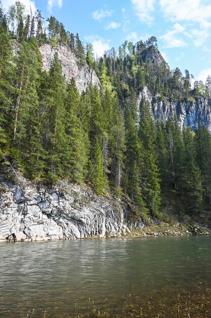 Scogliere sul fiume Zilim