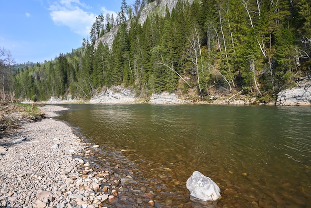 Scogliere sul fiume Zilim