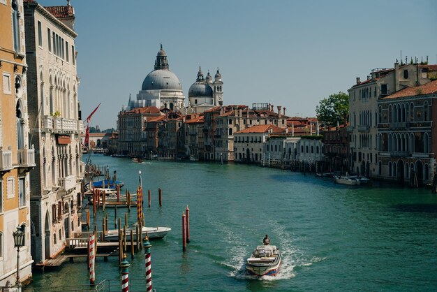 scoperta della città di Venezia e dei suoi piccoli canali e vicoli romantici Italia