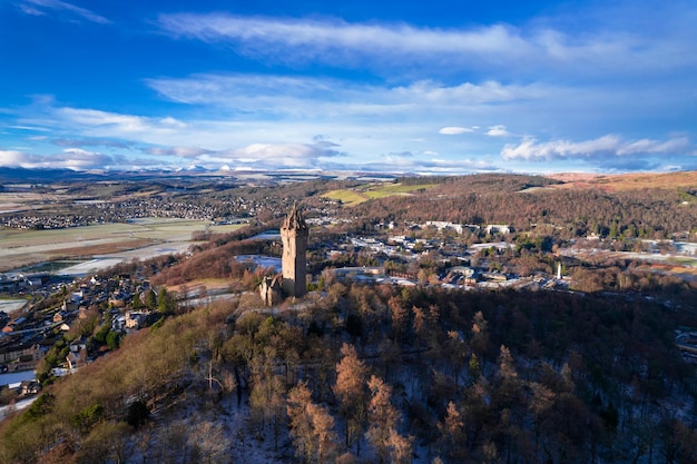 Scozia monumento a William Wallace nella città di Stirling vista dall'alto