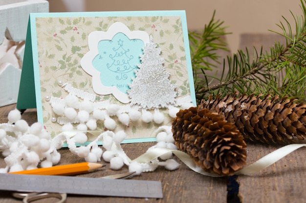 Scrapbook sfondo cartolina di Natale e strumenti con decorazione