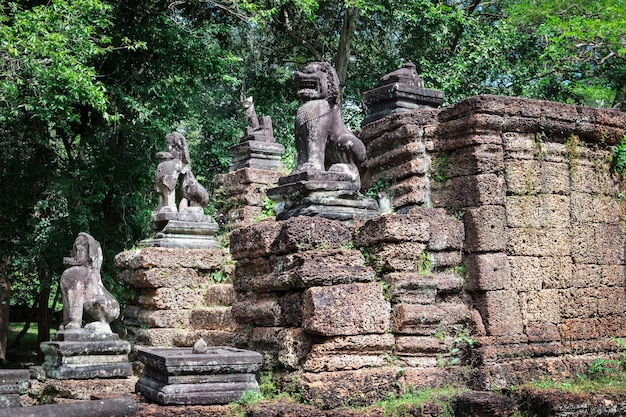 Scultura del leone nel tempio Preah Khan