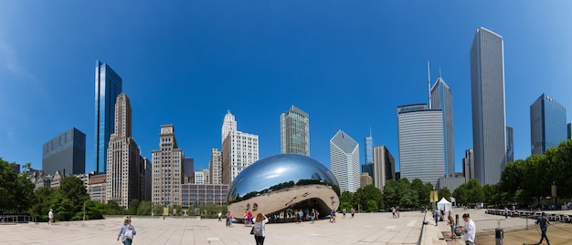 Scultura di Cloud Gate nel parco Millenium.