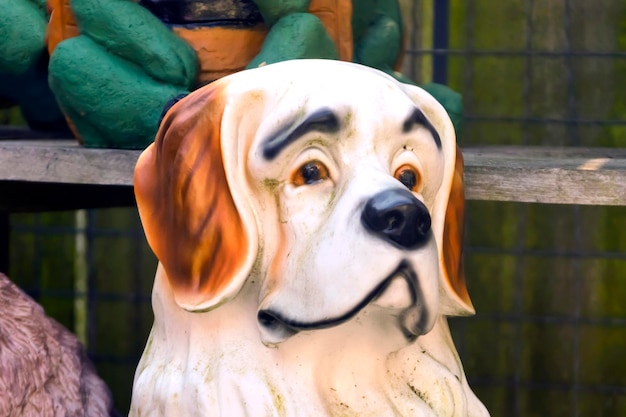 Scultura di grosso cane