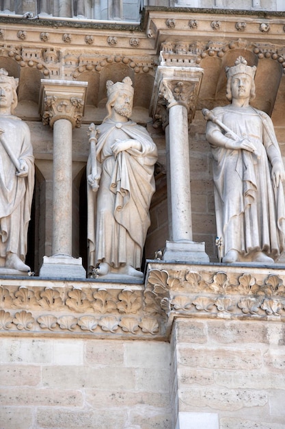 Scultura e tetto della statua della cattedrale di Notre Dame Paris prima dell'incendio