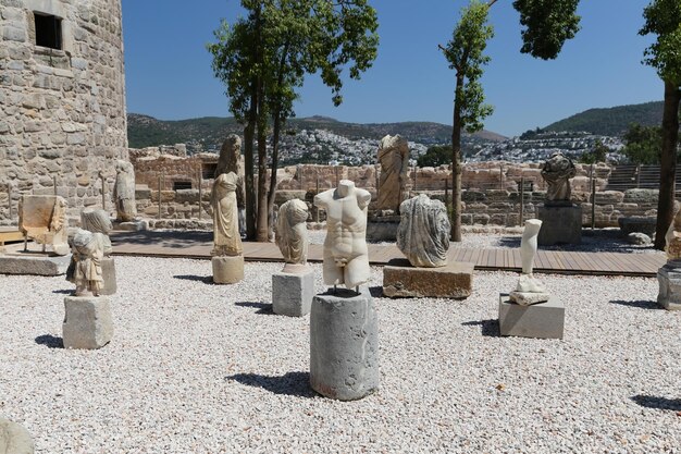 Scultura nel castello di Bodrum in Turchia