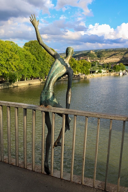 Scultura sul ponte Baratashvili. Tbilisi. Georgia