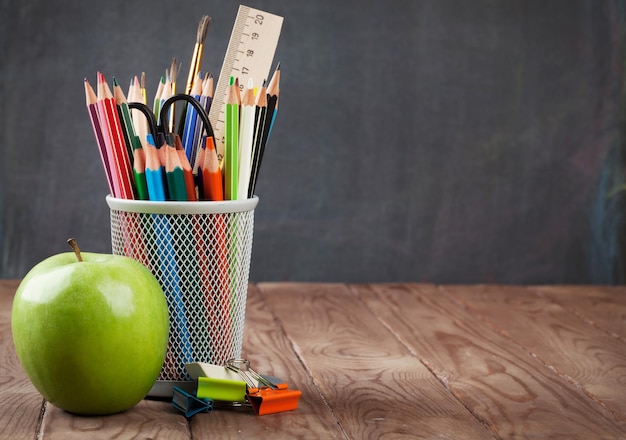 Scuola e forniture per ufficio e mela