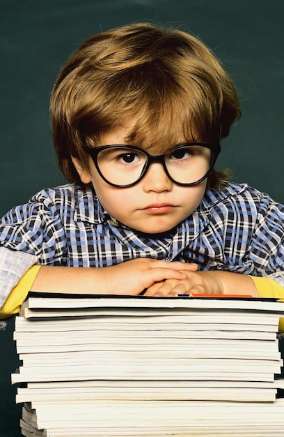 Scuola elementare Istruzione Ritorno a scuola Scolaro o bambino in età prescolare vittima di bullismo a scuola Scuola