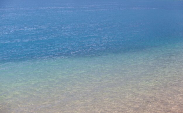 Seascape di acqua limpida sul mare Acqua limpida sul mare oceano