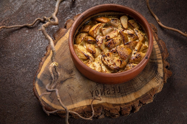 Sedano rapa al sale e capesante Frutti di mare Primo piano su patate al forno barbabietola sedano rapa