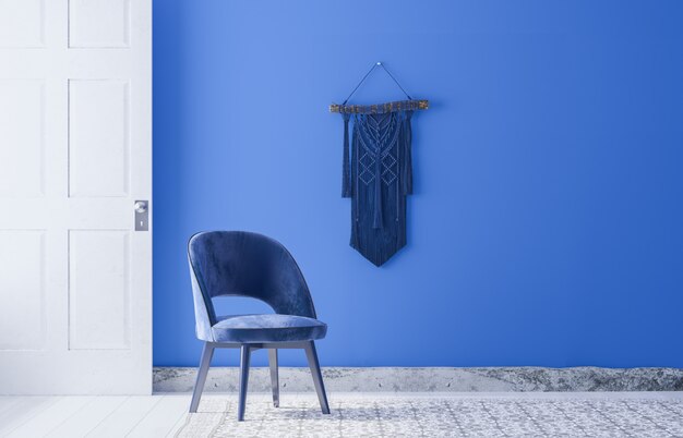 Sedia moderna con macramè in una stanza blu