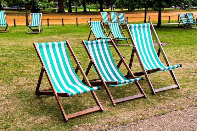 Sedie a sdraio a St James Park, Londra