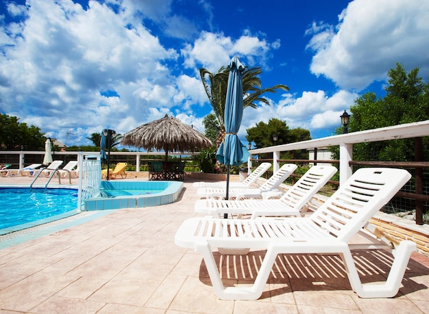 Sedie a sdraio lato piscina, Grecia