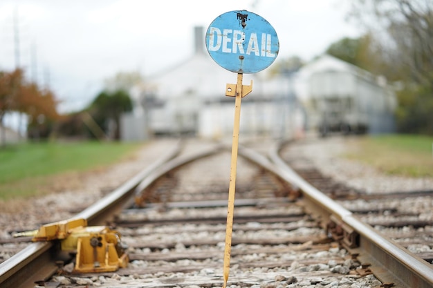 Segnale di deragliamento su una ferrovia