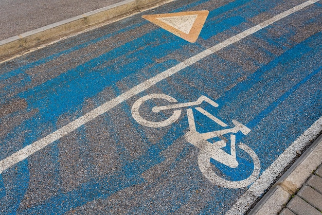 Segnali per parcheggio bici solo su strada