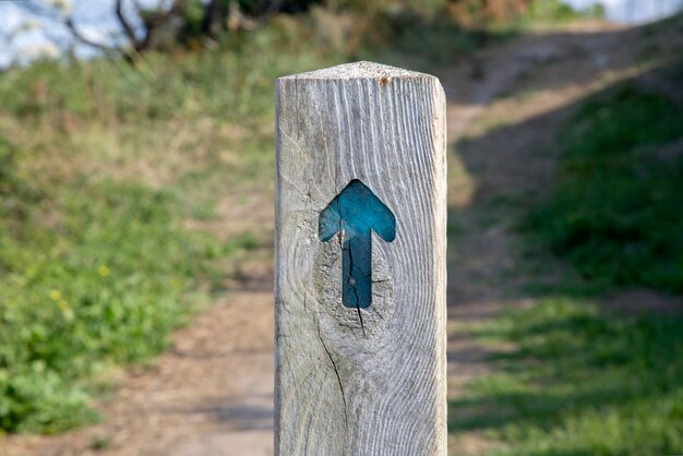 Segno di freccia per escursioni a Loredo, Santander, Spagna