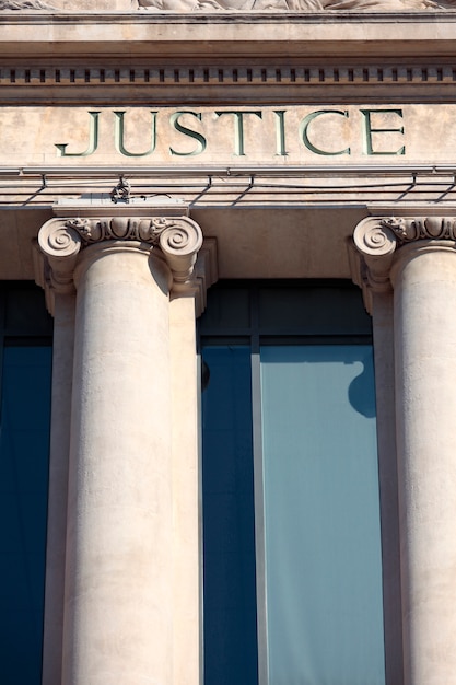 Segno di giustizia su un edificio della Courtroom.