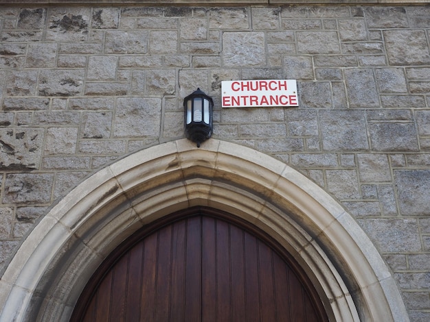 Segno di ingresso della chiesa