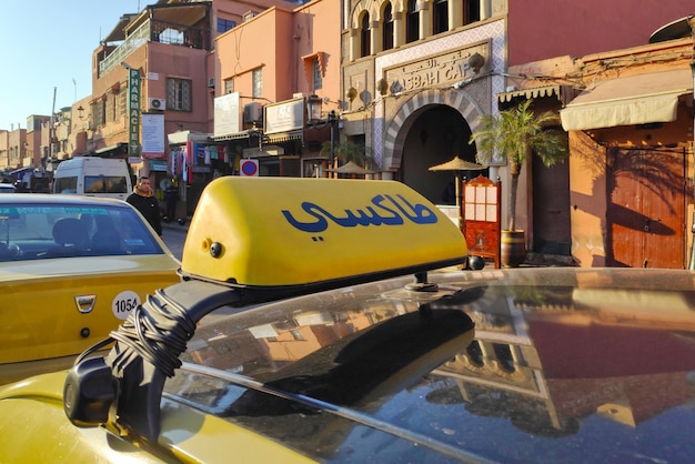 Segno di taxi marocchino giallo