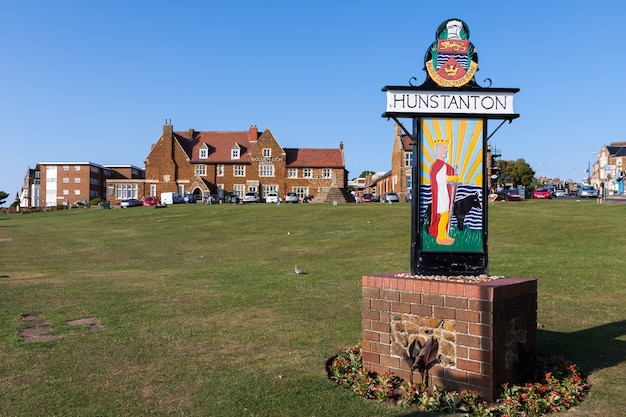 Segno per Hunstanton sul verde in riva al mare in Hunstanton Norfolk