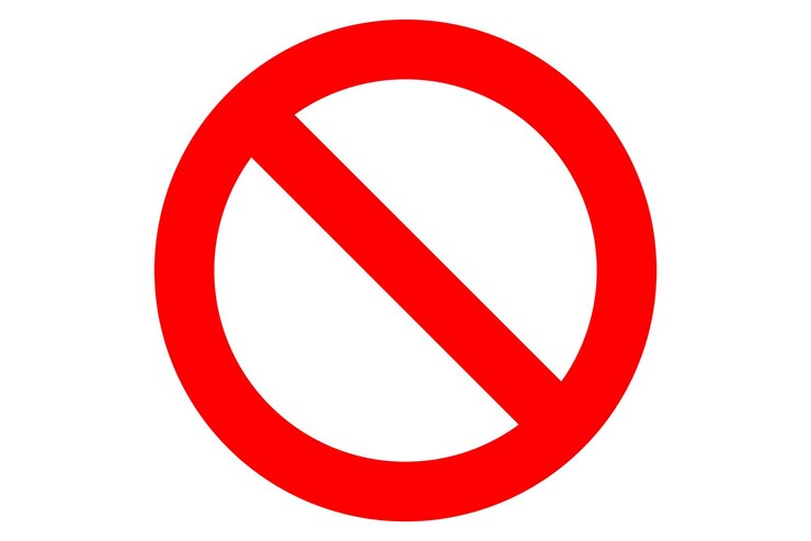 Segno rosso non consentito isolato Segnale di divieto o illustrazione del segnale di stop isolata su sfondo bianco