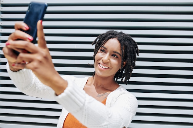 Selfie ritratto di donna africana