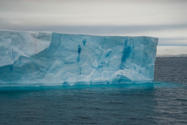 Selvaggio paesaggio ghiacciato Penisola Antartica Antartide