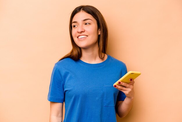 Sembra sorridere, allegro e piacevole.
