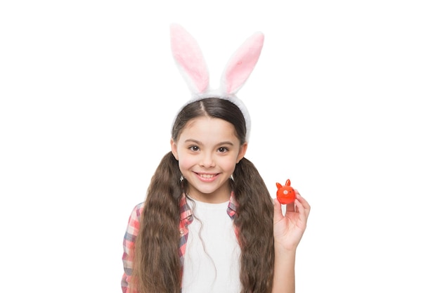 Sembrava carina con l'abbigliamento da coniglietto di Pasqua. Buone vibrazioni. Adorabile coniglietto. Piccola bambina in stile coniglietto di pasqua. Accessorio alla moda per la festa in maschera di Pasqua. Bambina sveglia che indossa la fascia delle orecchie del coniglietto.