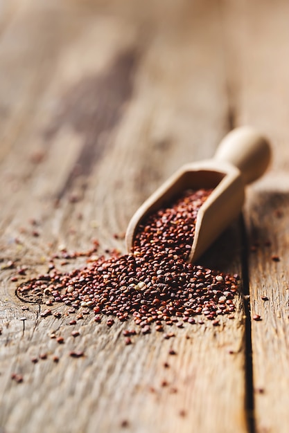 Semi sani di quinoa vegetali ad alto contenuto proteico una parte importante dell'alimento dietetico