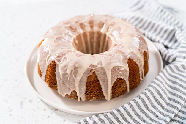 Semplice ciambellone alla vaniglia da box cake