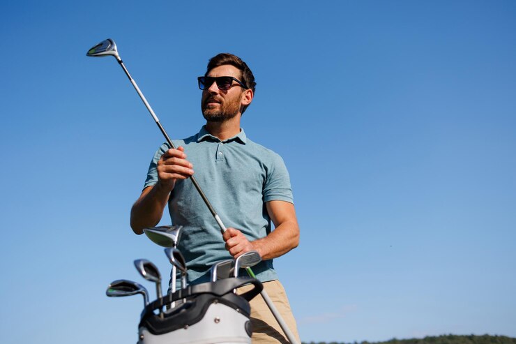 Seni Golf Seorang Pemain Muda Bersiap