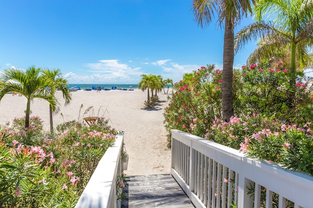 Sentiero costiero sulla spiaggia a St Pete, Florida, USA