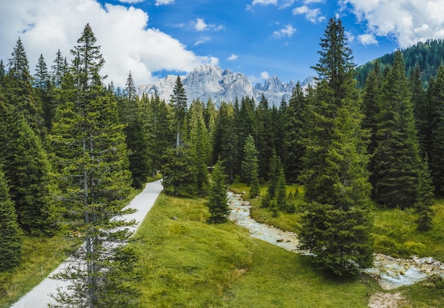 Sentiero escursionistico in Val Venegia Trentino Dolomiti Italia