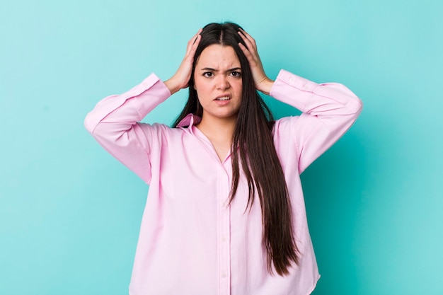 sentirsi frustrato e infastidito, nauseato e stanco del fallimento, stufo di compiti noiosi noiosi