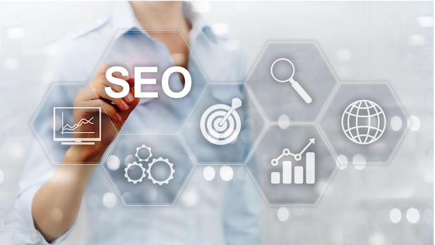 SEO Ottimizzazione per i motori di ricerca Concetto di marketing digitale e tecnologia Internet su sfondo sfocato